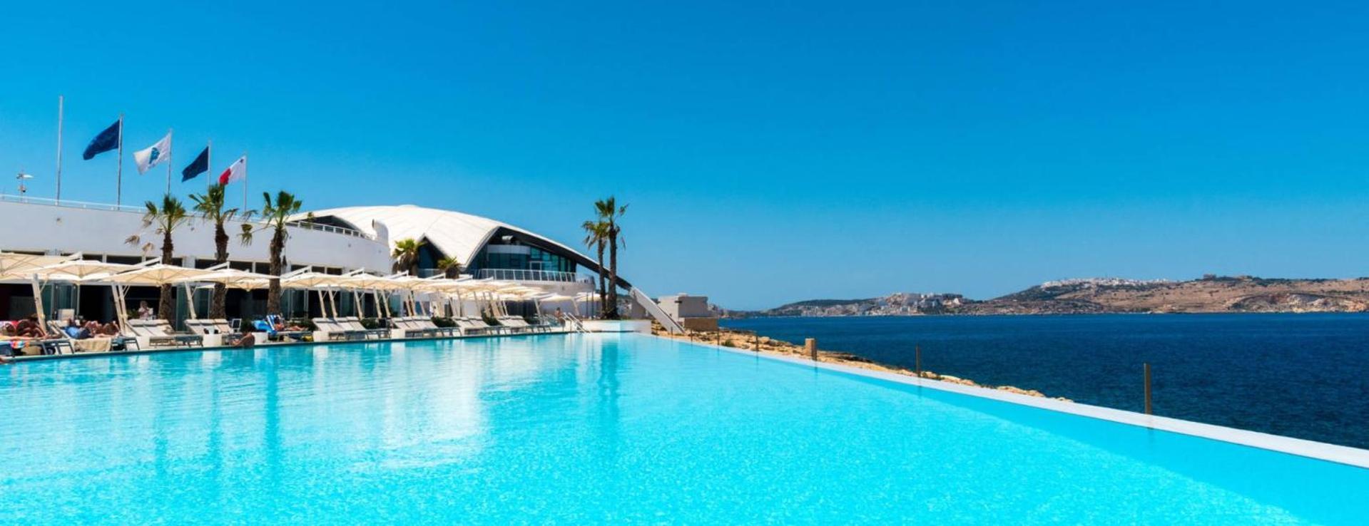 Modern & Spacious 2Br Penthouse With Terrace - Close To Qawra Beach Bahía de San Pablo Exterior foto